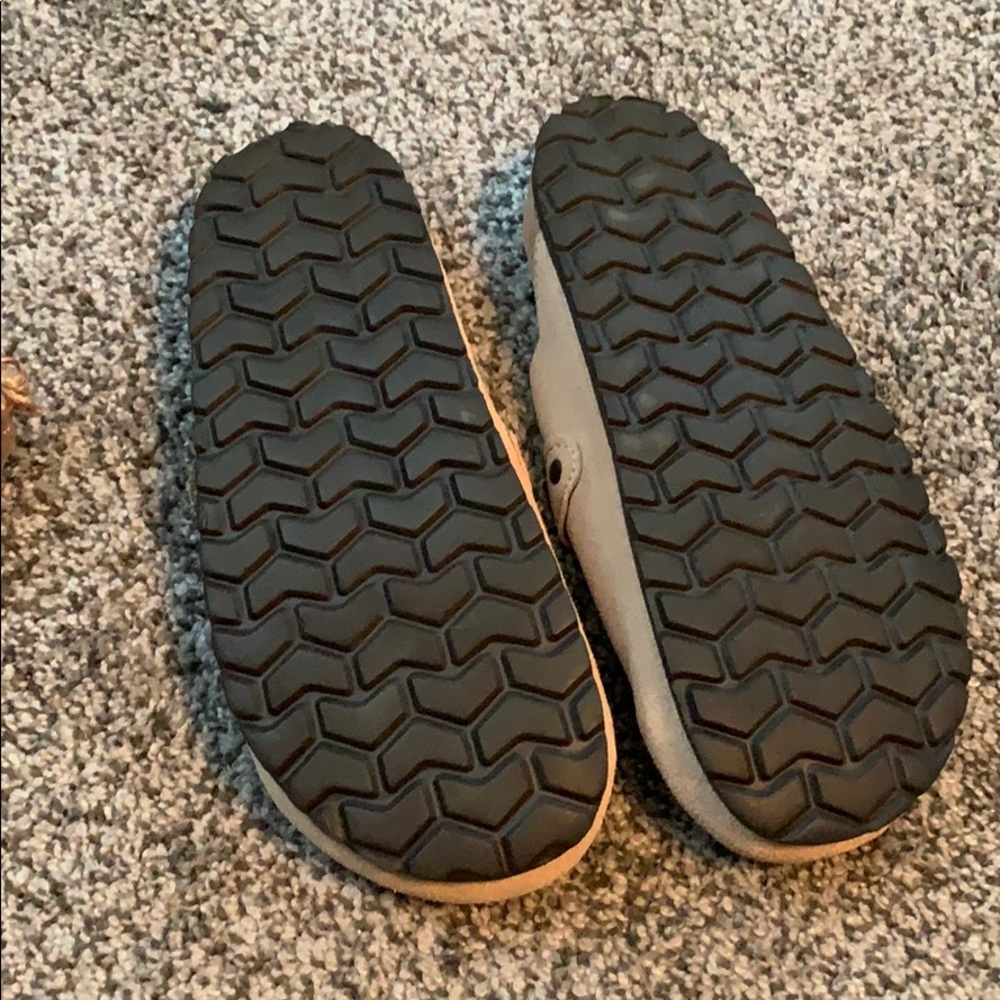 Slip ons - Picture 2 of 2